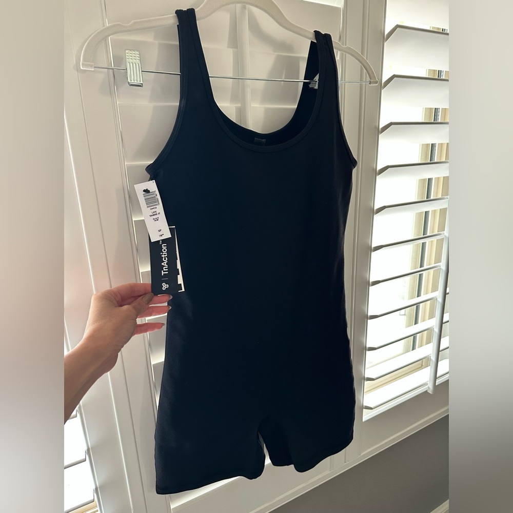 Aritzia TnAction 1pc activewear